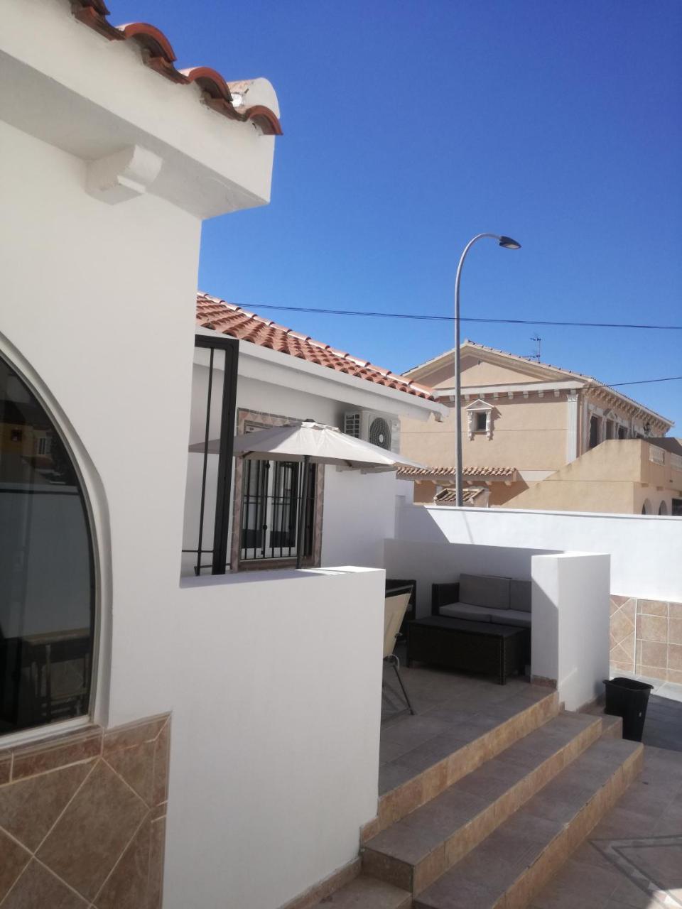 2 Bedroom Newly Renovated Bungalow Close To Bars & Restaurants Los Alcázares Exterior foto